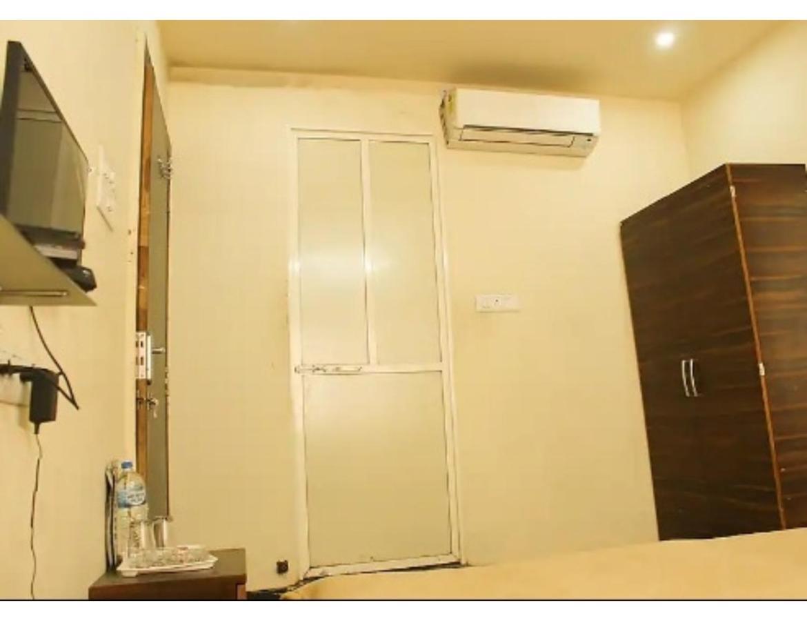 Hotel Adarsh, Ujjain Ngoại thất bức ảnh